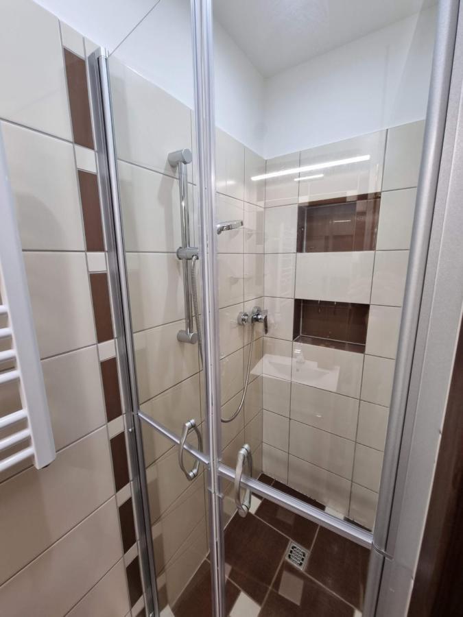 塞格德Flora Apartman公寓 外观 照片
