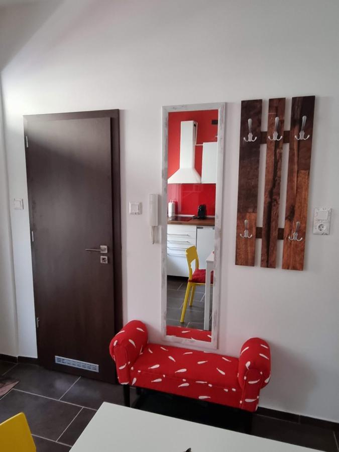 塞格德Flora Apartman公寓 外观 照片